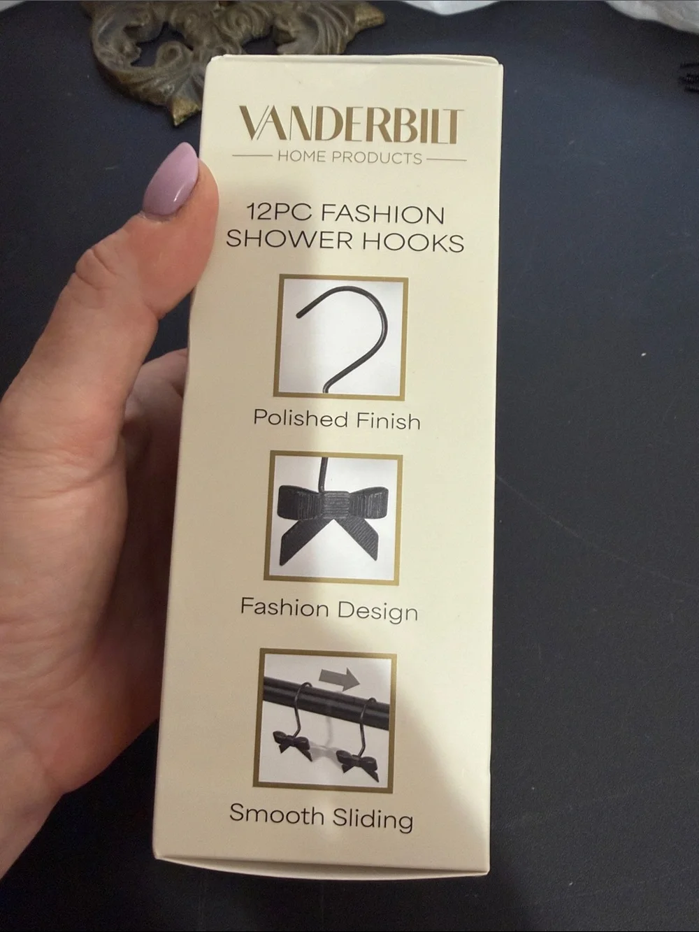 Vanderbilt black 12 pc bow shower hooks